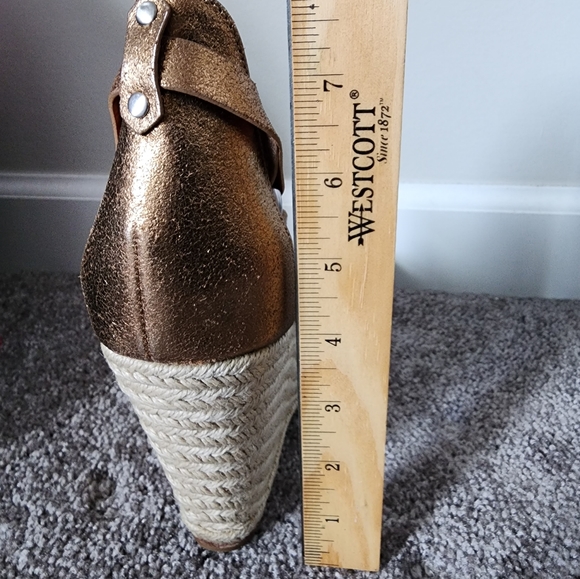 VC by Vince Camuto metallic platform shoes - Picture 6 of 15